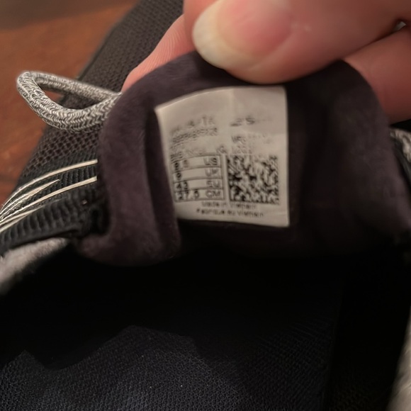 New Balance size 9.5 - Picture 6 of 6